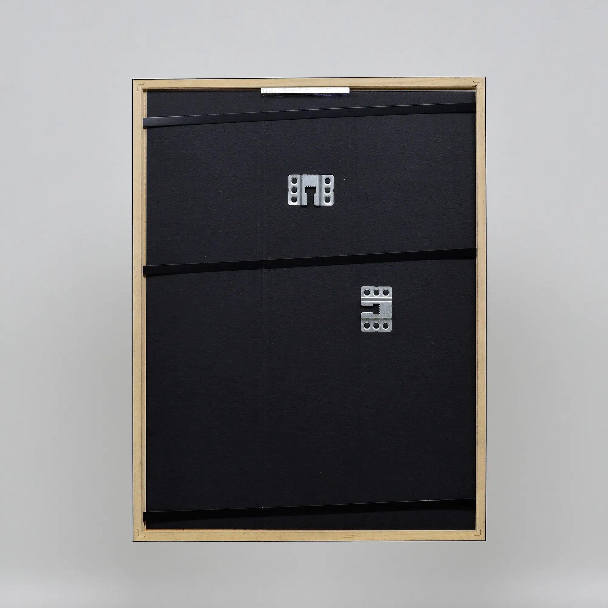 [Schwarz] 2330 – back